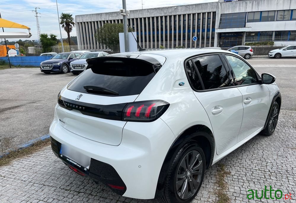 2021' Peugeot e-208 50 Kwh Allure Pack photo #6