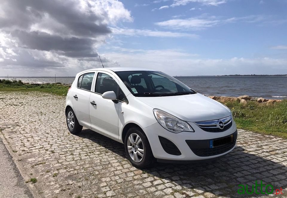 2013' Opel Corsa photo #1