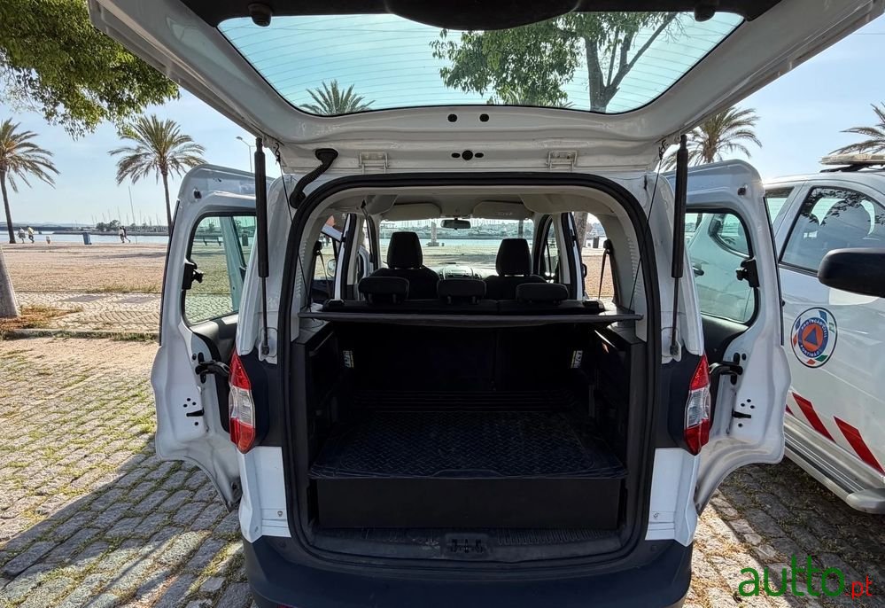 2017' Ford Tourneo Courier photo #2