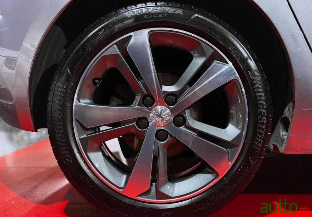 2013' Peugeot 308 photo #5