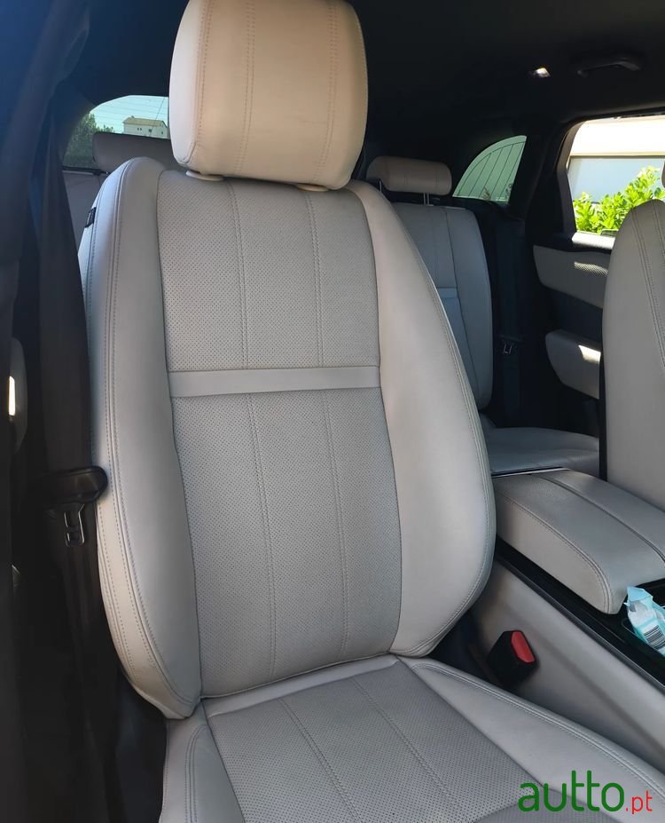 2018' Land Rover Range Rover Velar photo #4