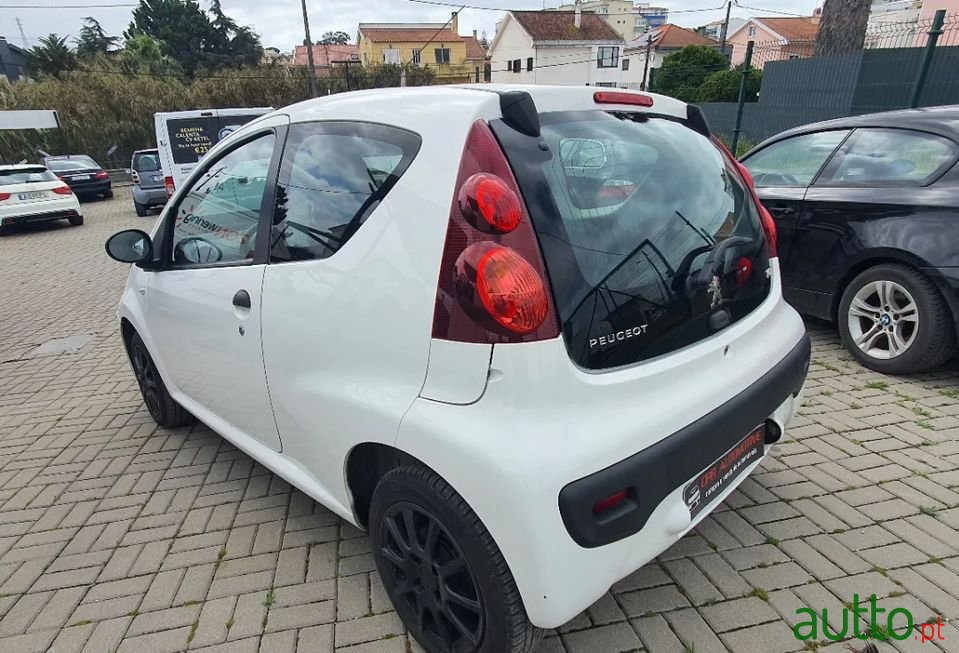 2013' Peugeot 107 photo #5