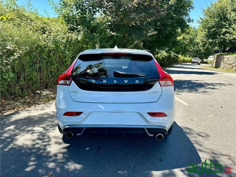 2017' Volvo V40 photo #6