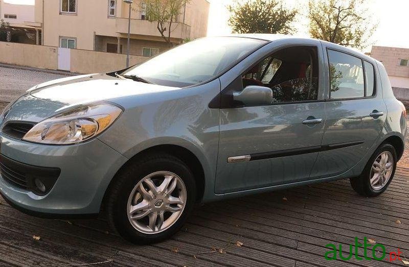 2007' Renault Clio photo #1