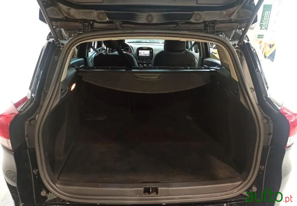 2017' Renault Clio Sport Tourer photo #3