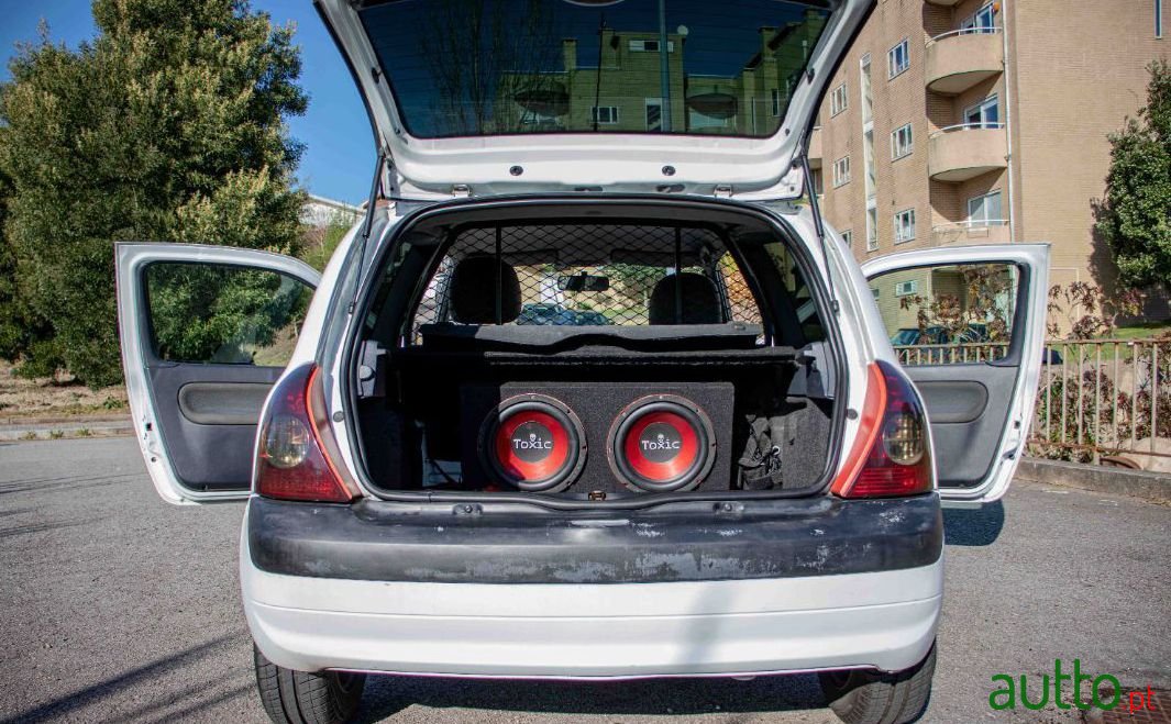 2004' Renault Clio photo #4