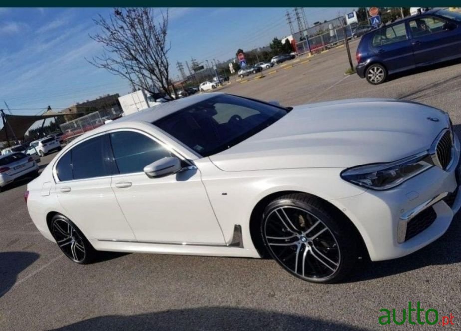 2018' BMW 730 photo #3