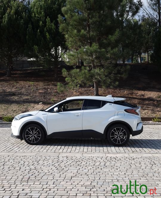 2019' Toyota C-Hr photo #2