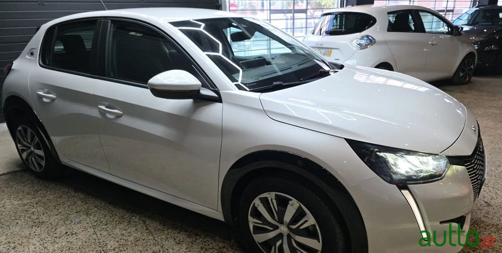 2020' Peugeot e-208 photo #2