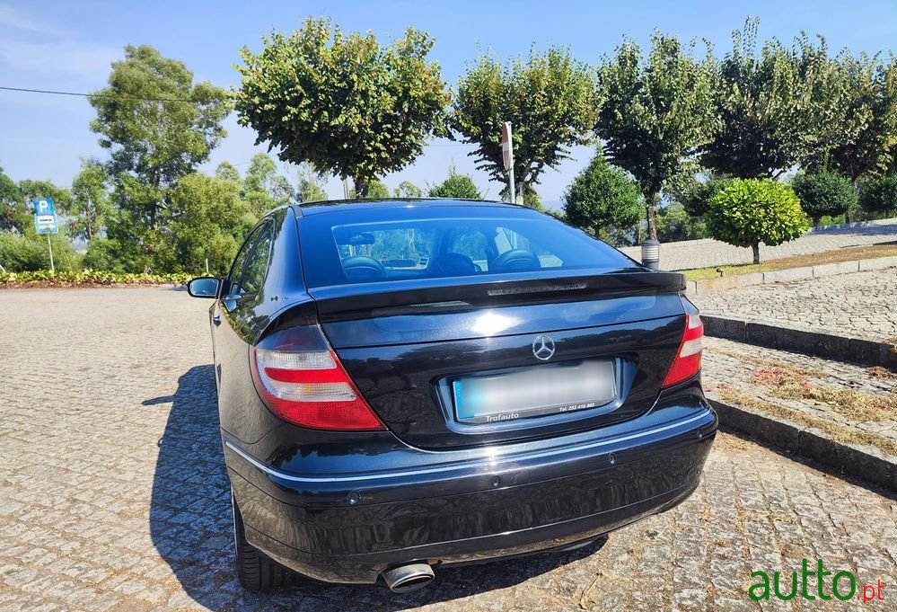 2005' Mercedes-Benz Classe C photo #2
