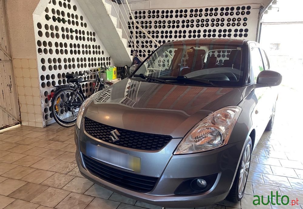 2011' Suzuki Swift 1.2 Vvt Glx photo #4