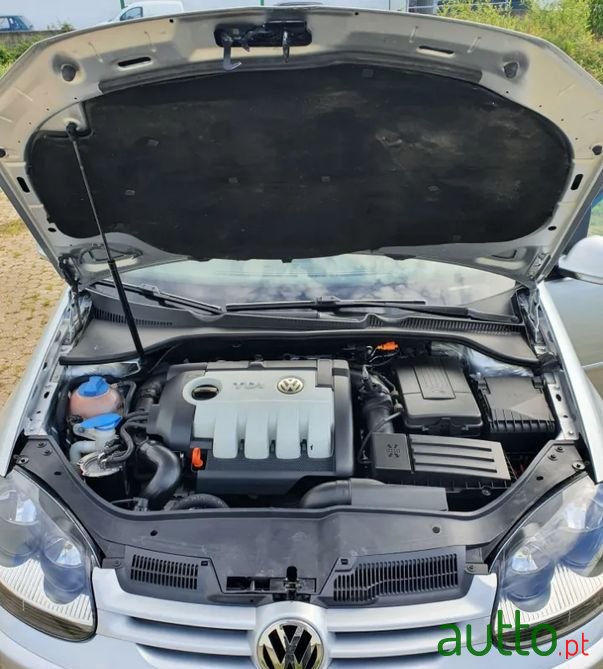 2008' Volkswagen Golf photo #3