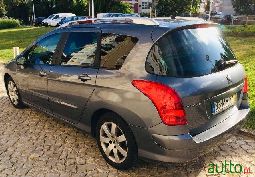 2011' Peugeot 308 Sw photo #2