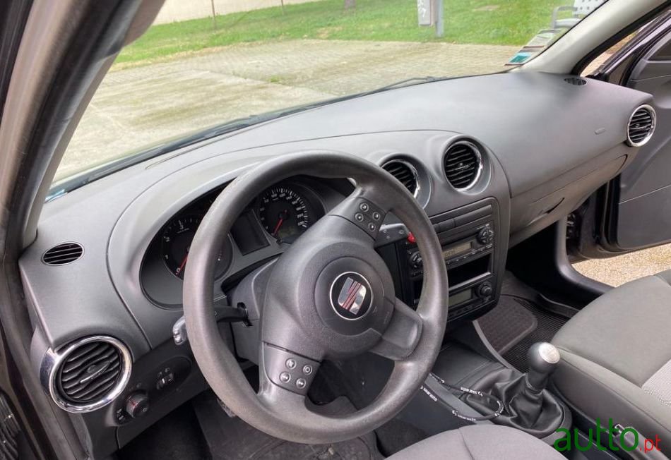 2005' SEAT Ibiza photo #4