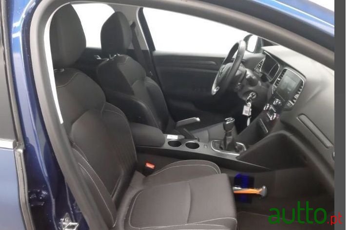 2017' Renault Megane Sport Tourer photo #5