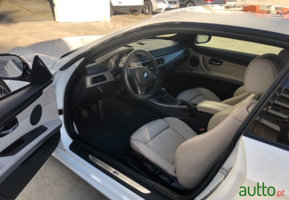 2010' BMW 320 photo #4