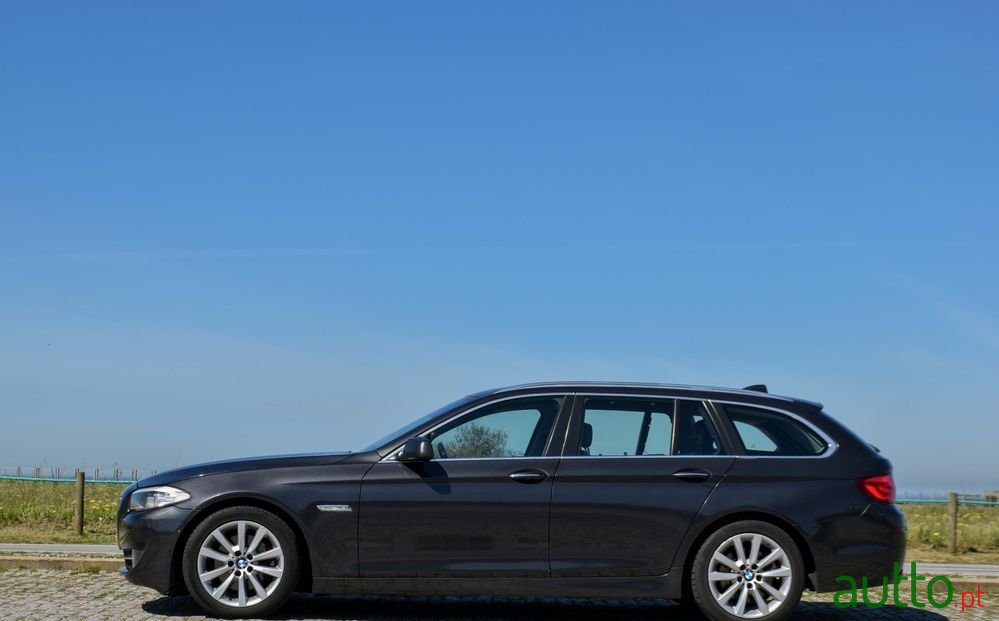 2011' BMW 520 Da Touring Executive photo #5