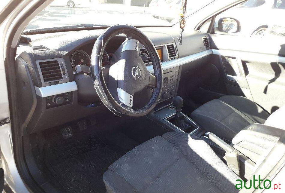 2004' Opel Vectra 1.9Gts photo #2