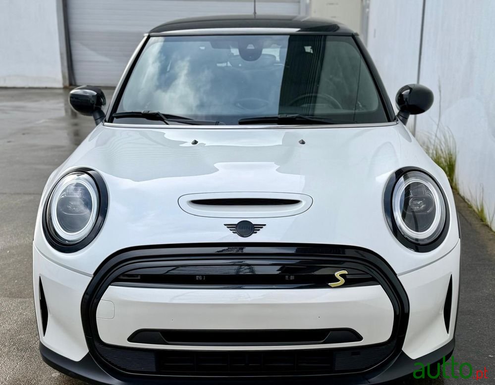 2023' MINI Cooper 3 Portas photo #2