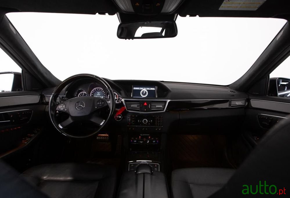 2010' Mercedes-Benz Classe E photo #6