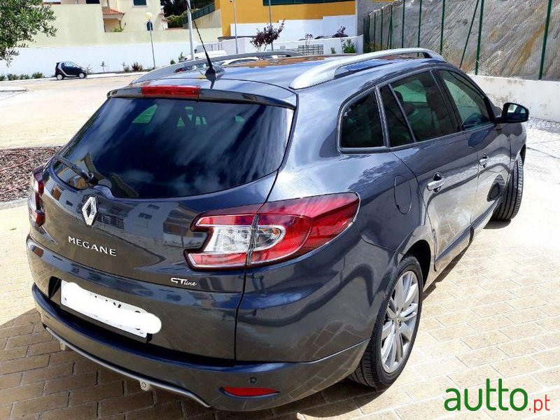 2012' Renault Megane Sport Tourer photo #2