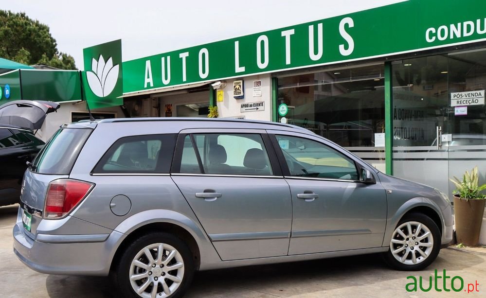 2004' Opel Astra Caravan photo #5