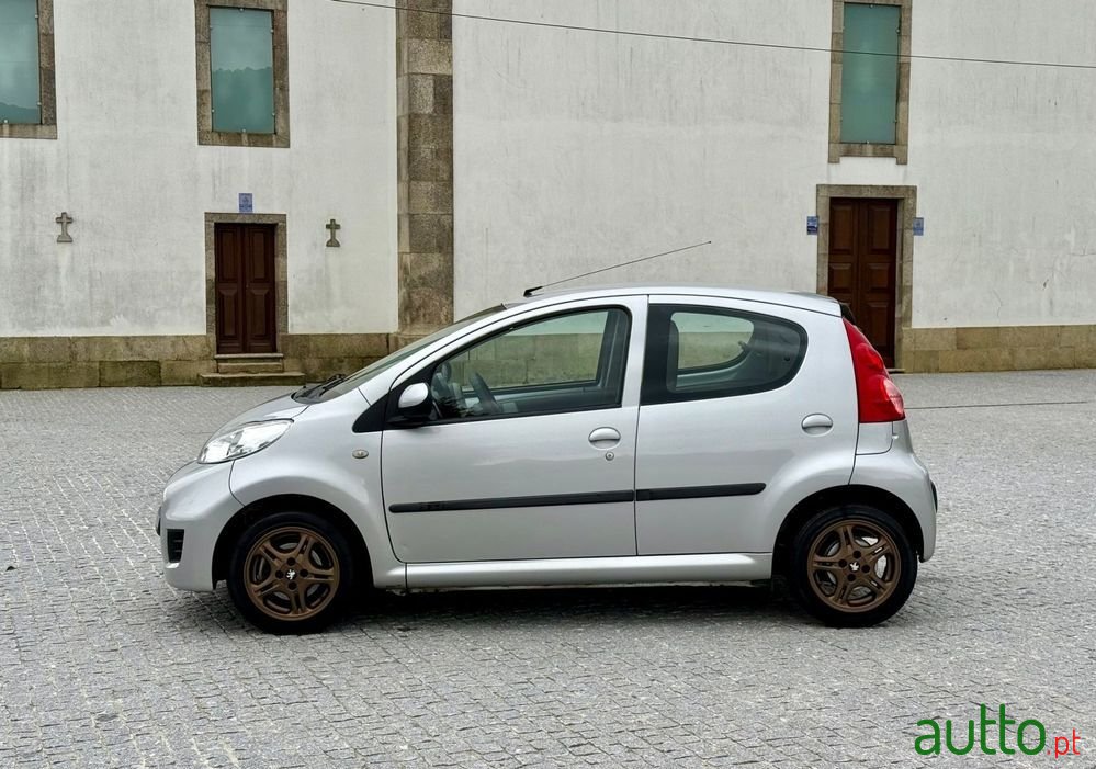 2009' Peugeot 107 1.0 Urban photo #5