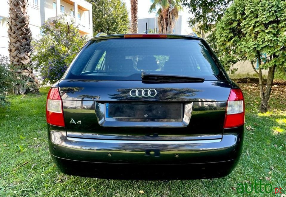 2002' Audi A4 Avant photo #3