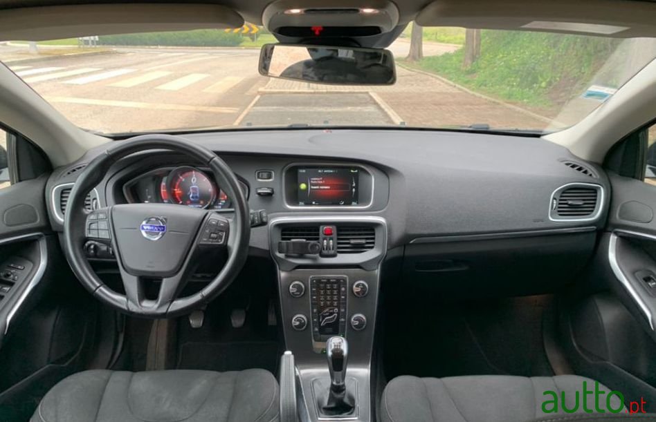 2016' Volvo V40 photo #1