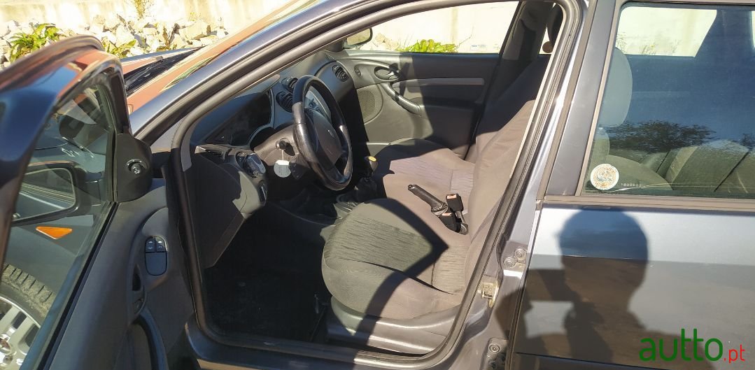 2002' Ford Focus Sw photo #5