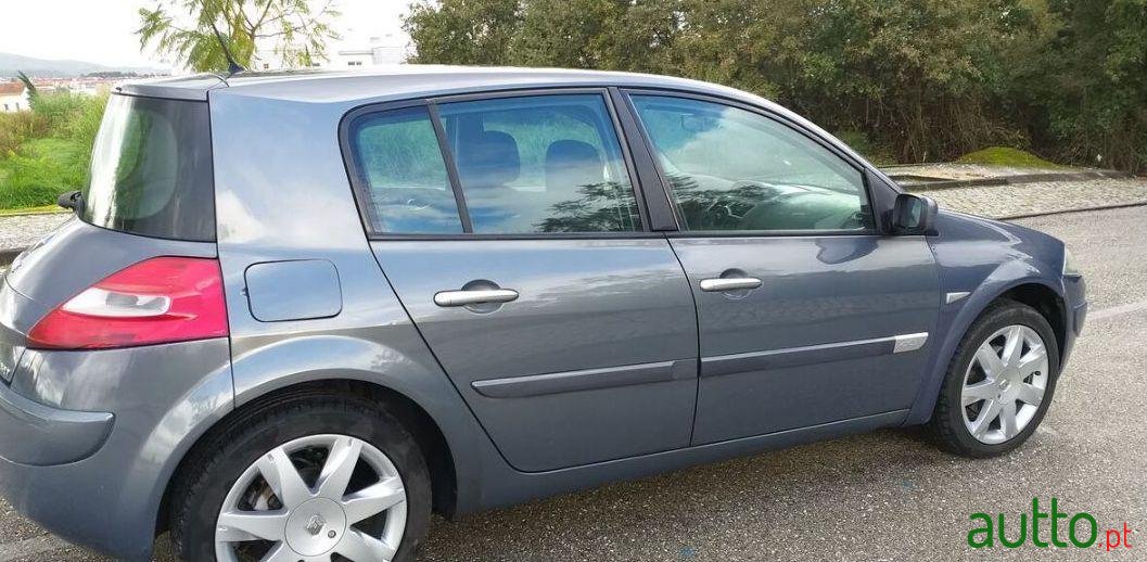 2006' Renault Megane 1.5 Dci Dynamique Ac photo #2