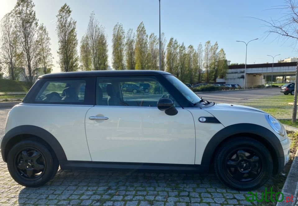 2010' MINI Cooper photo #4