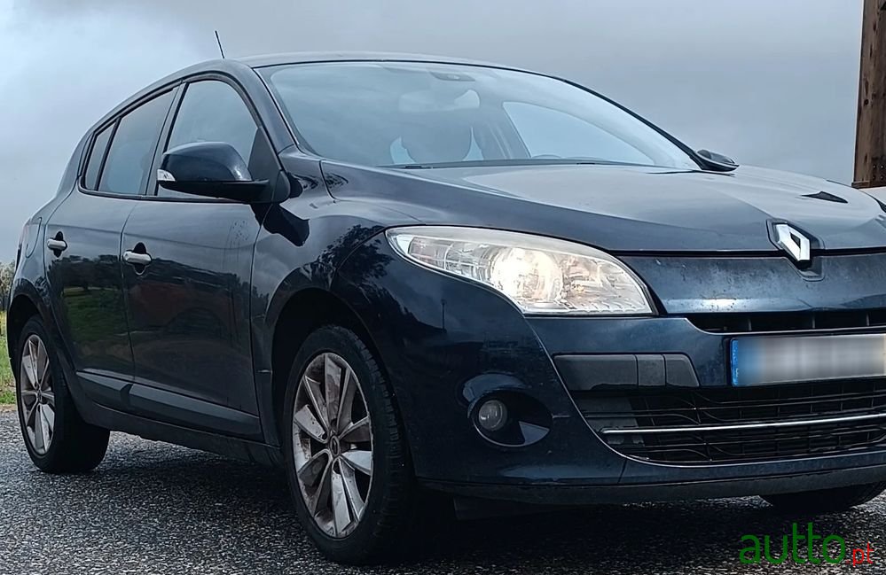 2010' Renault Megane photo #2