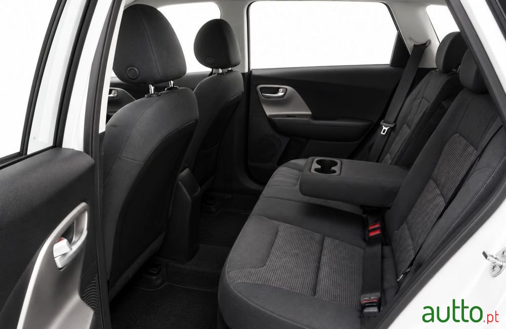 2021' Kia Niro 1.6 Gdi Phev Urban photo #5