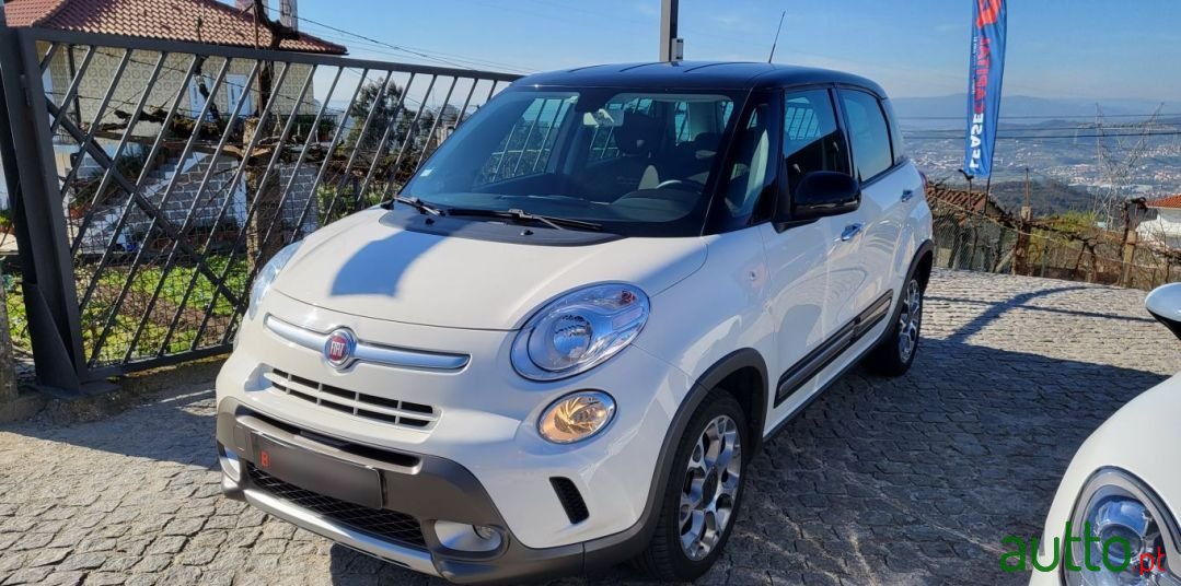 2013' Fiat 500L photo #2