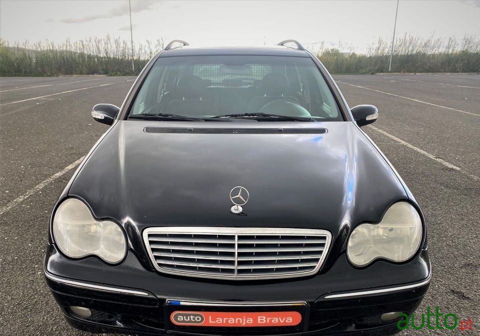 2002' Mercedes-Benz C-220 photo #2