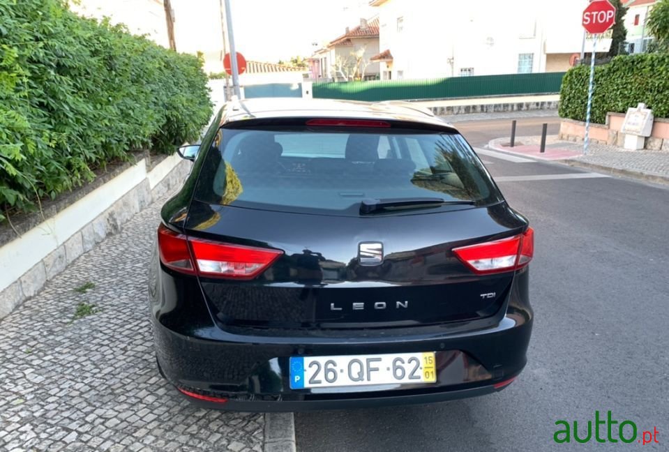 2015' SEAT Leon St photo #2