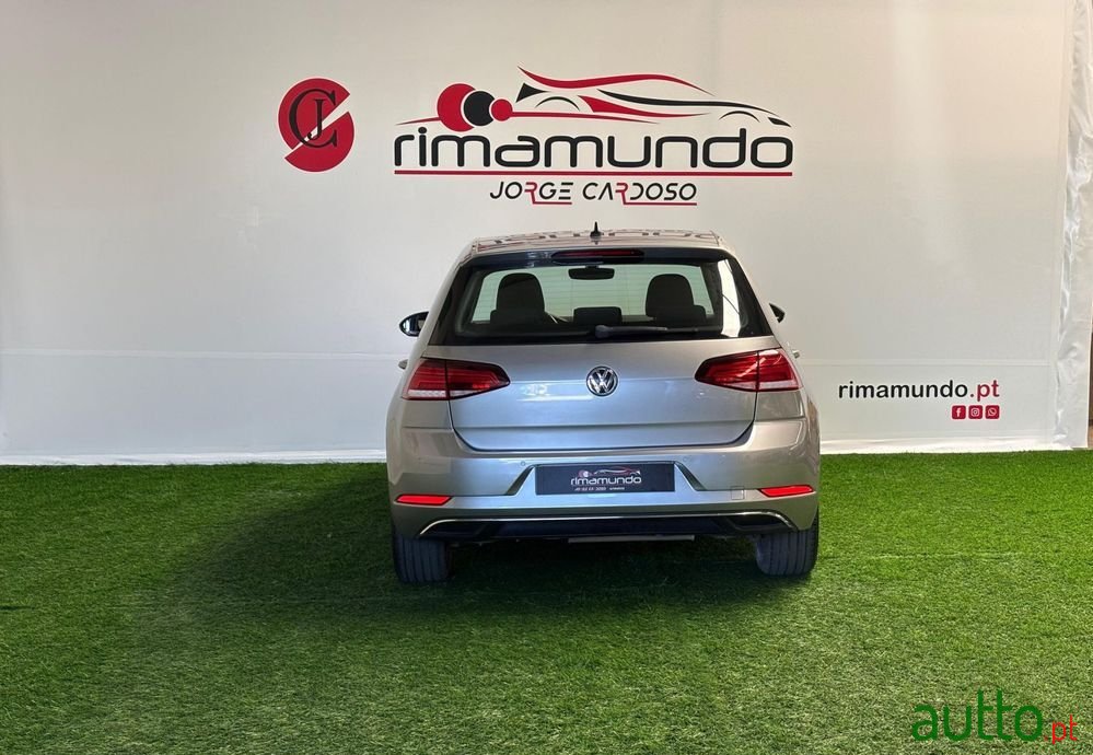 2017' Volkswagen Golf photo #5