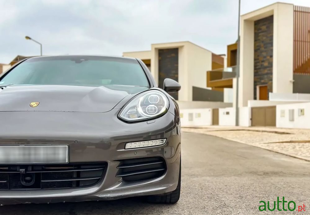 2013' Porsche Panamera S E-Hybrid photo #4