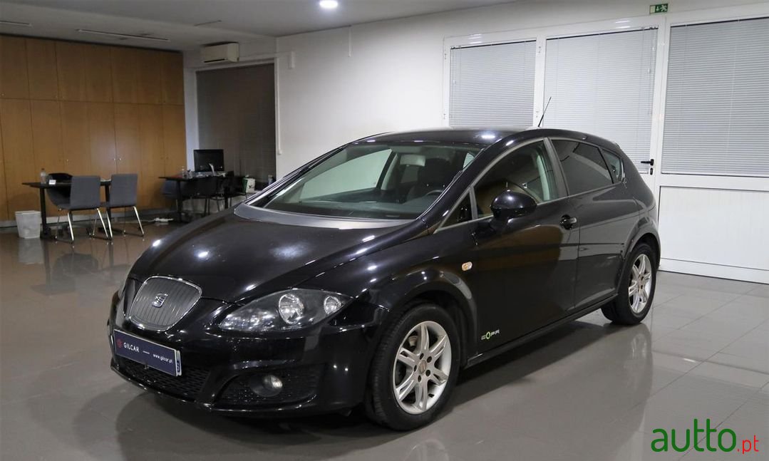 2011' SEAT Leon photo #1