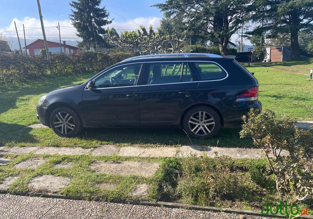 2011' Volkswagen Golf photo #4