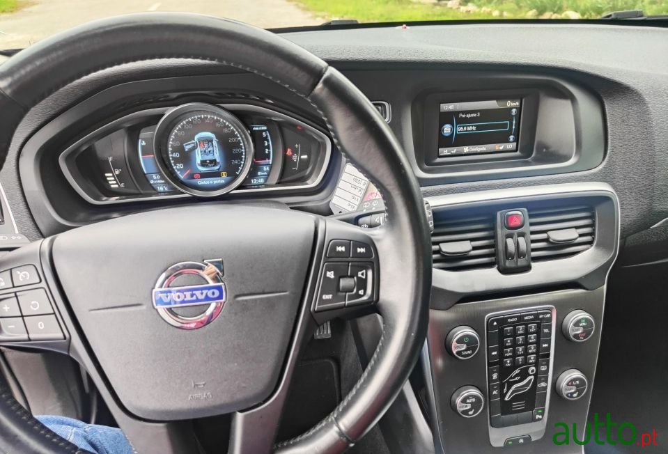 2014' Volvo V40 photo #5