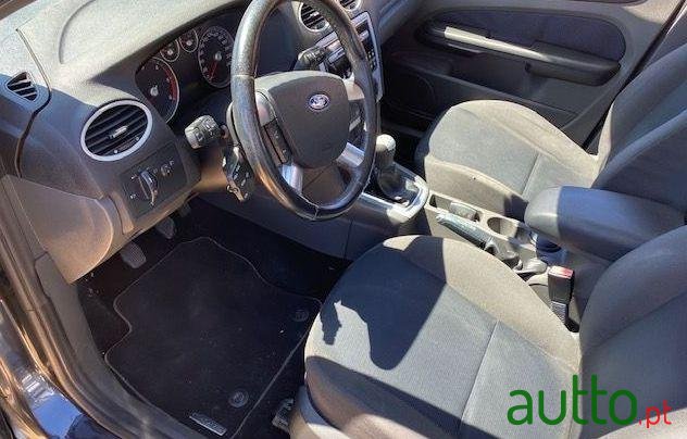 2006' Ford Focus Sw photo #1