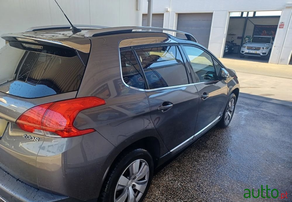 2015' Peugeot 2008 photo #4