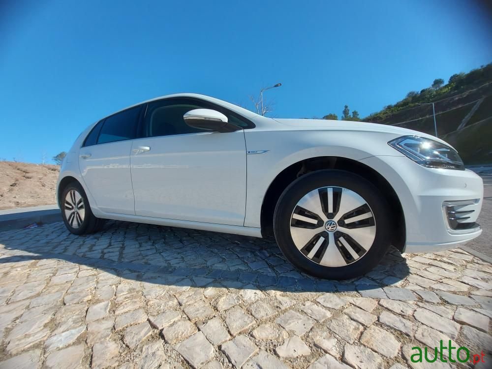 2019' Volkswagen e-Golf photo #2