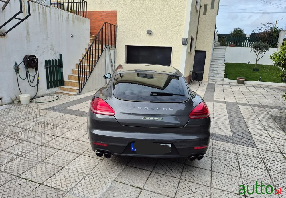 2016' Porsche Panamera S E-Hybrid photo #4