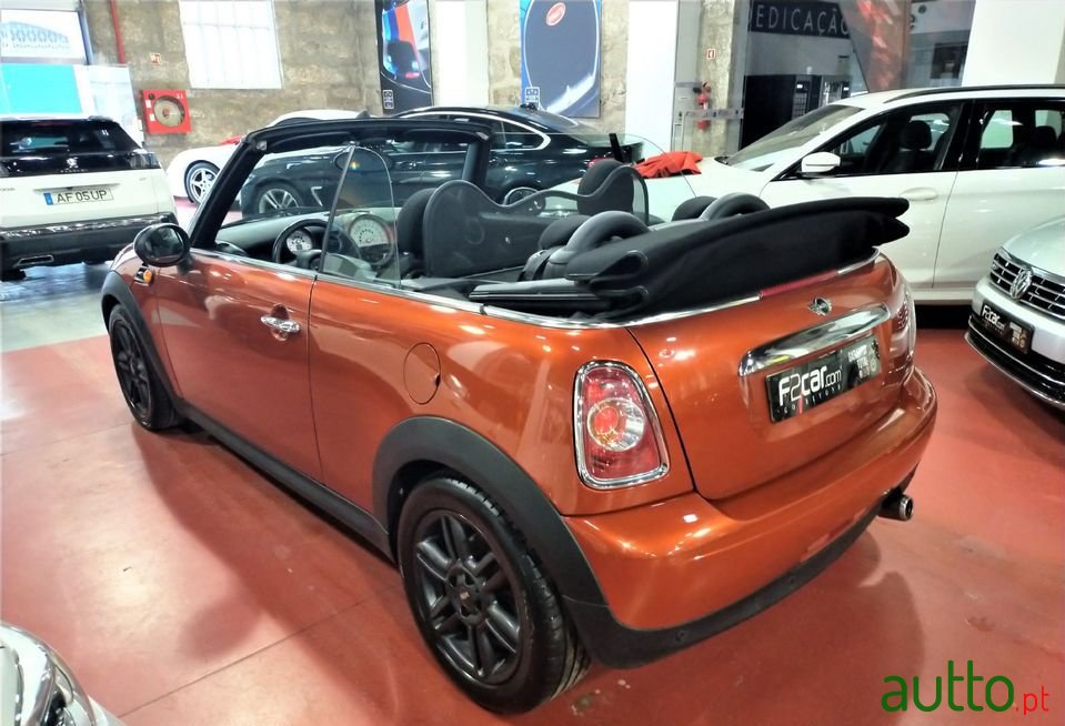 2010' MINI Cabrio photo #4