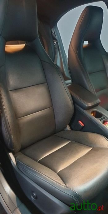 2013' Mercedes-Benz Cla-220 photo #6