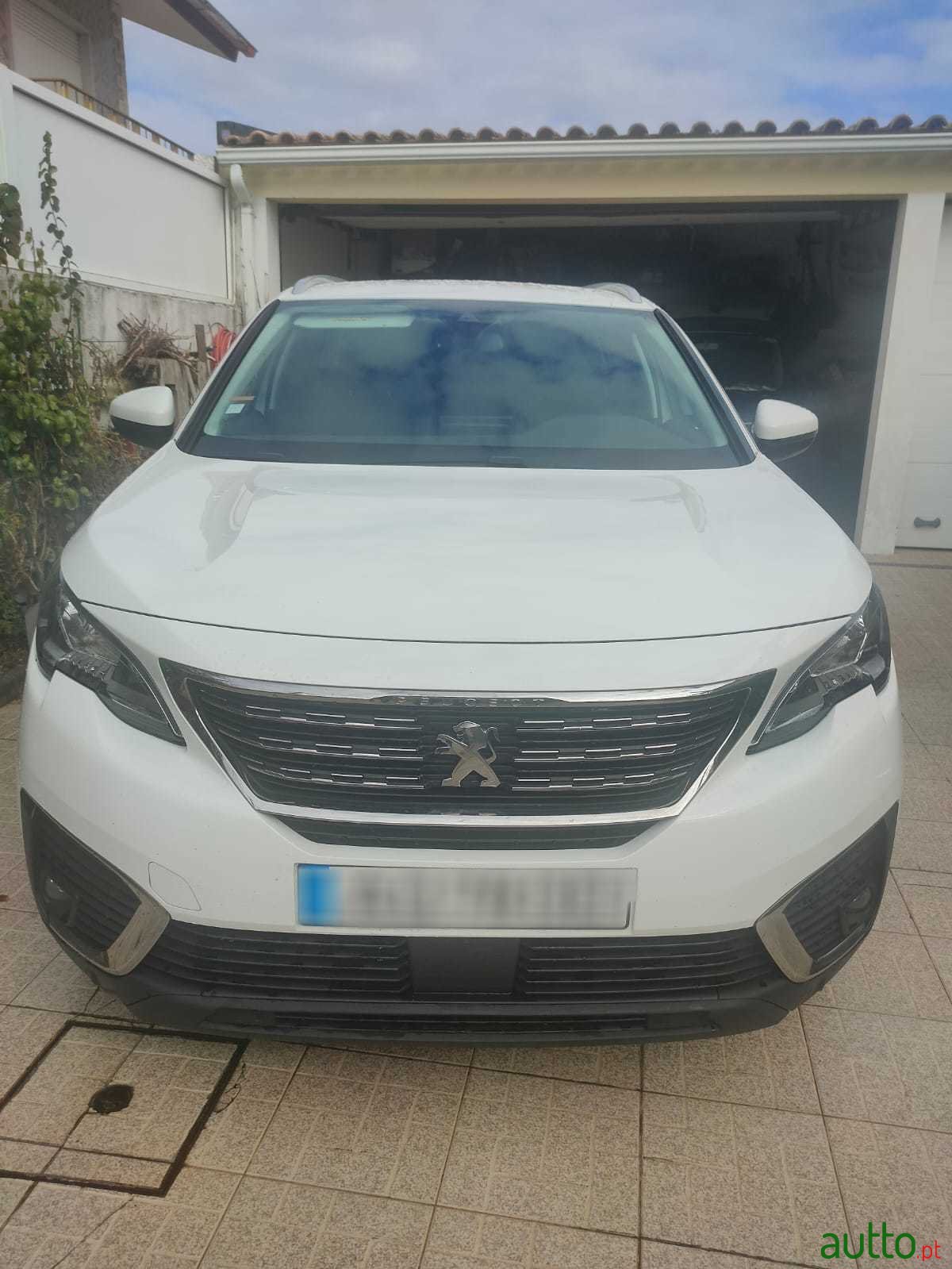 2017' Peugeot 5008 photo #1