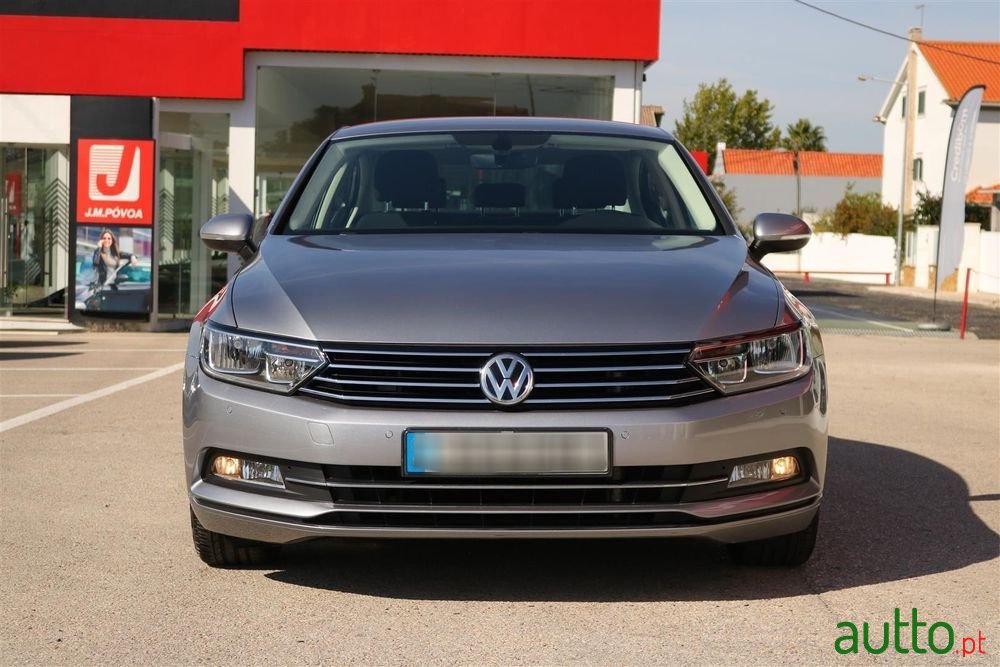 2019' Volkswagen Passat photo #4